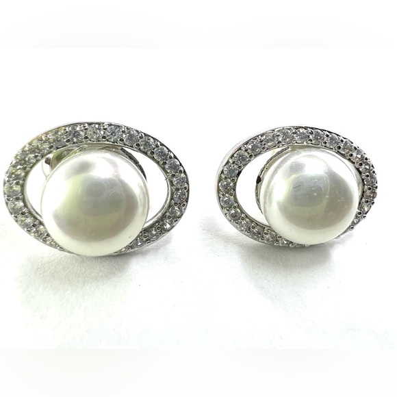 Pearl style Stud Earrings - Picture 3 of 6